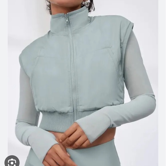 Alo yoga cosmic grey In Motion Vest - Sz Small - Picture 3 of 6